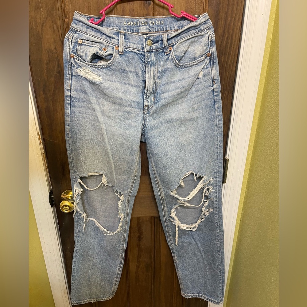 American Eagle Outfitters Ripped Light Blue MOM Jeans regular 6